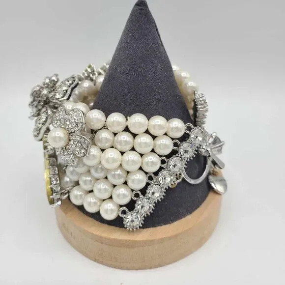 Betsey Johnson Stunning Clear Crystal Flower Pearl Bracelet NWOT! - Picture 10 of 14